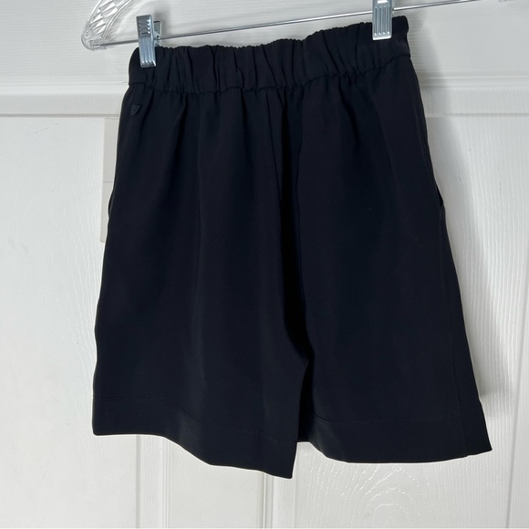 NWT Lululemon Athletica Black Noir Shorts 5.5 Sz 0 - Picture 4 of 6
